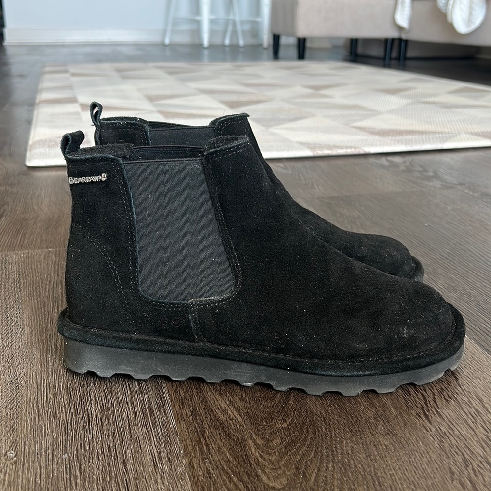 **BRAND NEW** BEARPAW CHELSEA STYLE FUR LINED BOOTS